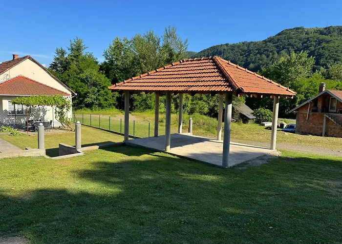 Vikendica Lazic * Crnca